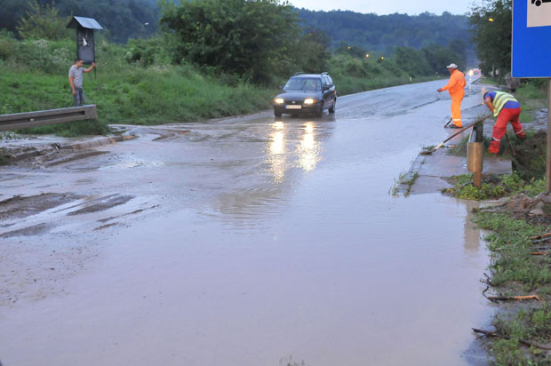 Снажно невреме протутњало врњачким и краљевачким крајем
